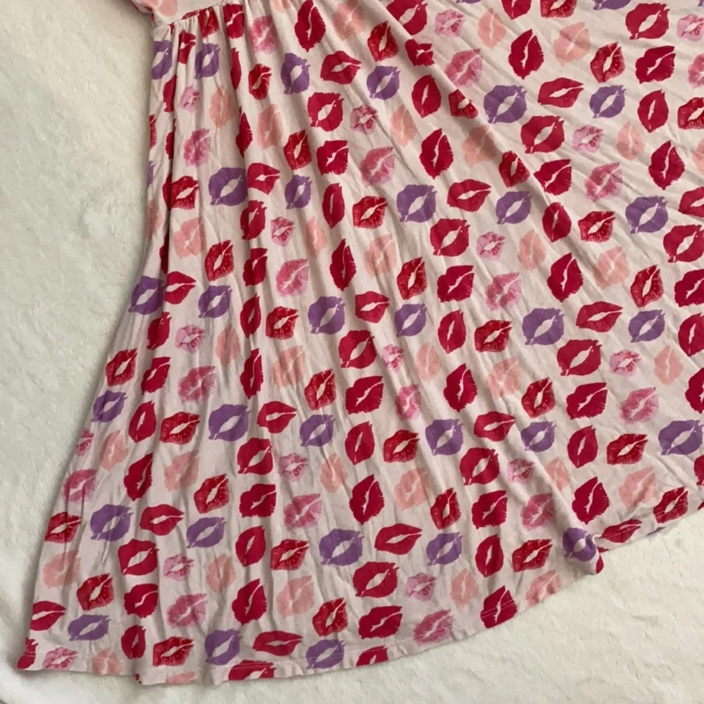 Posh Peanut | Lola Kiss Lips Flutter Sleeve Twirl Bamboo Dress Red/Pink (9Y) - Picture 4 of 15